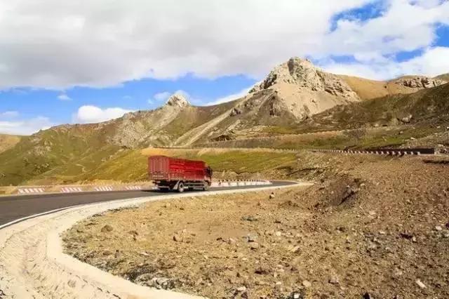北疆大环线，新疆夏季最美的线路，它远比你想象的更加惊艳！